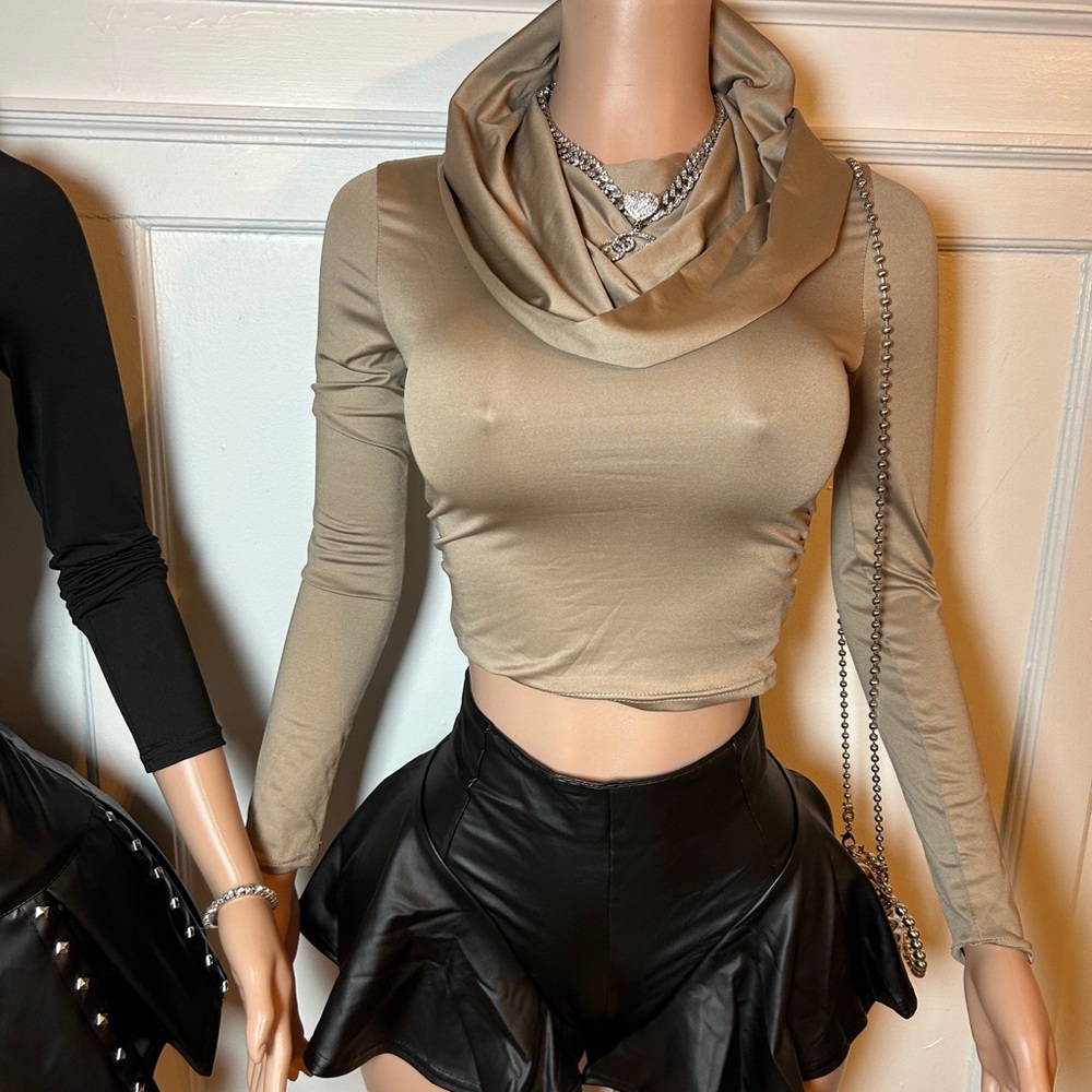 Infinity hooded Crop Tops - Picture 3 of 3